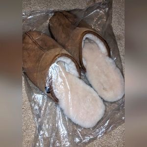 Men's UGG's slippers size 11 (brand new!)